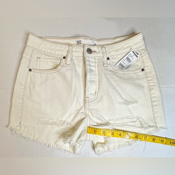 RSQ Ivory/ Cream High Rise Short 2 Distressed Fringed Button Closure Size 26 NWT - Picture 6 of 11